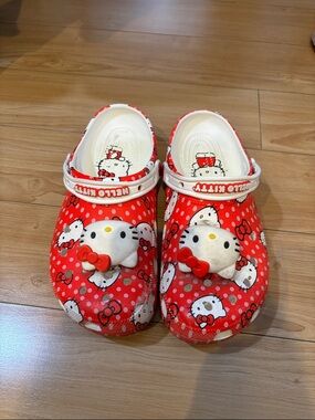 CROCS Red Hello Kitty Printed Clog Slippers